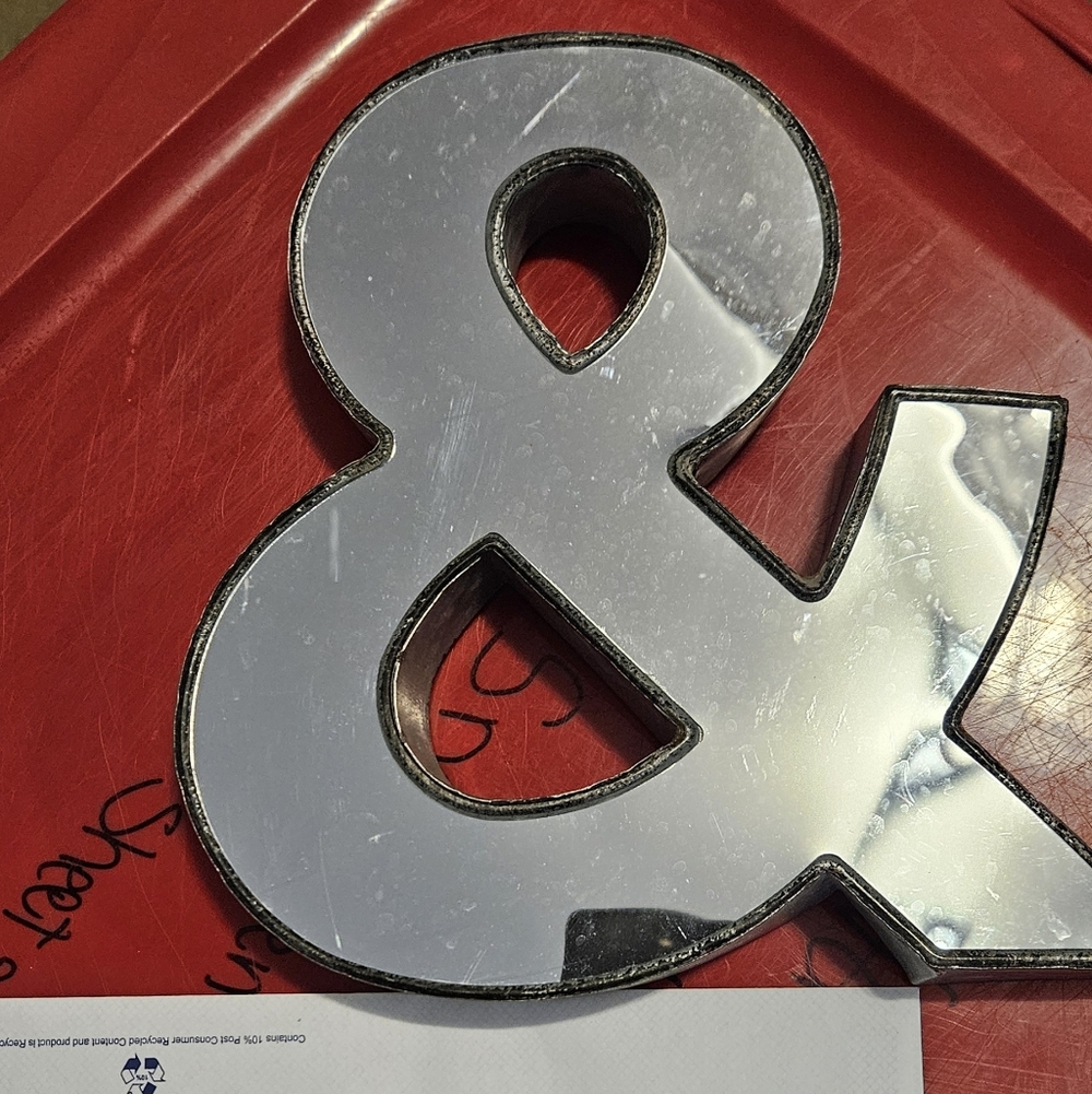 Elegant Silver Mirrored Ampersand Wall Art